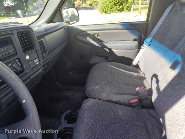 image for item DP5133 2001 Chevrolet Silverado 2500HD pickup truck