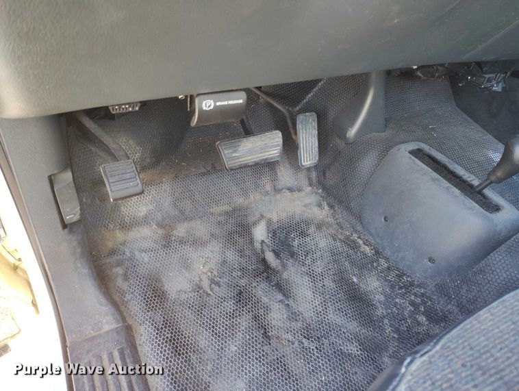 image for item DP5133 2001 Chevrolet Silverado 2500HD pickup truck