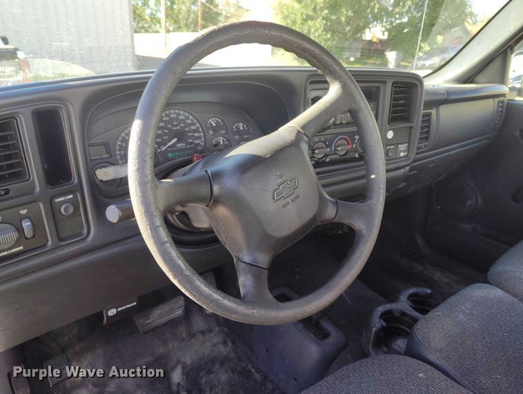 image for item DP5133 2001 Chevrolet Silverado 2500HD pickup truck