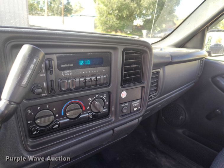 image for item DP5133 2001 Chevrolet Silverado 2500HD pickup truck