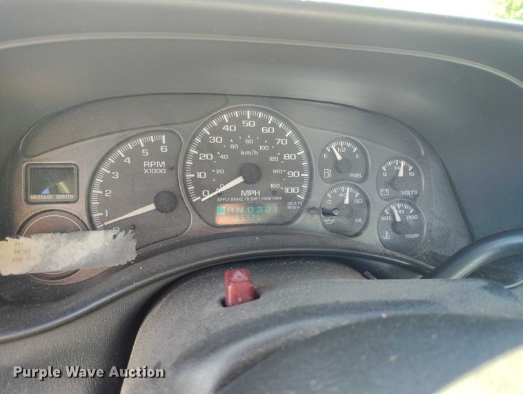 image for item DP5133 2001 Chevrolet Silverado 2500HD pickup truck