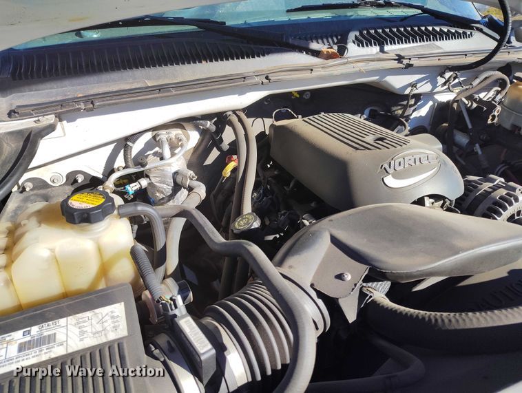 image for item DP5133 2001 Chevrolet Silverado 2500HD pickup truck