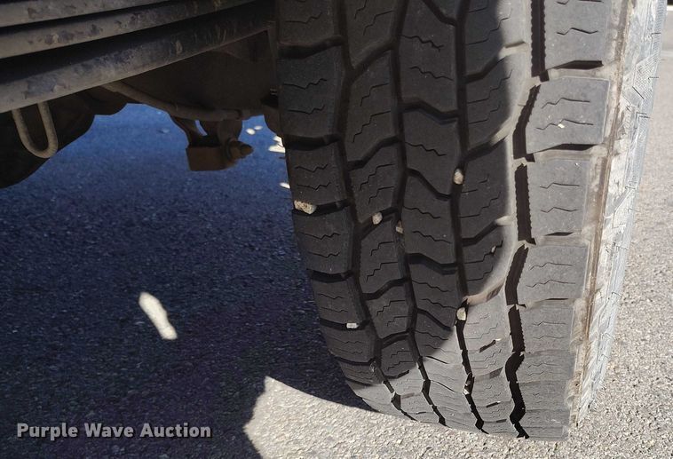 image for item DP5133 2001 Chevrolet Silverado 2500HD pickup truck