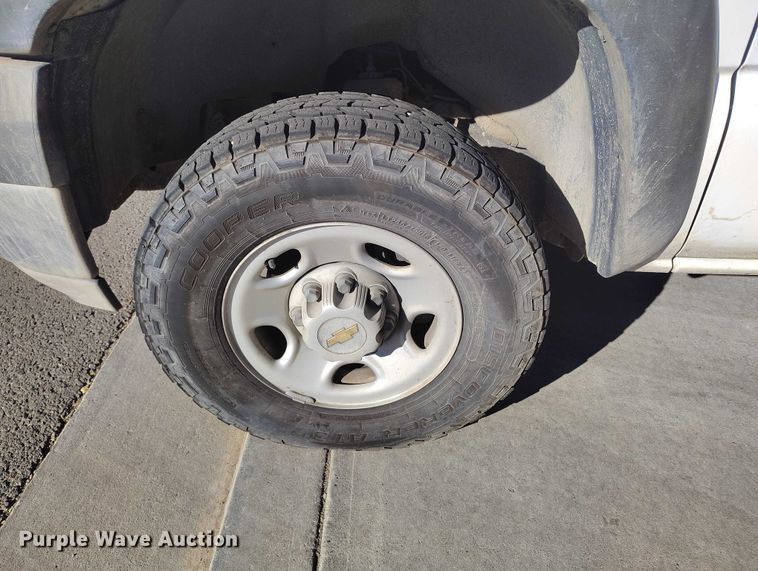 image for item DP5133 2001 Chevrolet Silverado 2500HD pickup truck