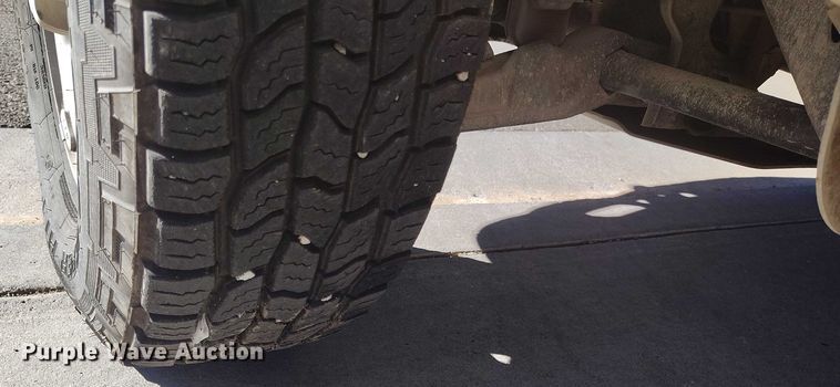 image for item DP5133 2001 Chevrolet Silverado 2500HD pickup truck