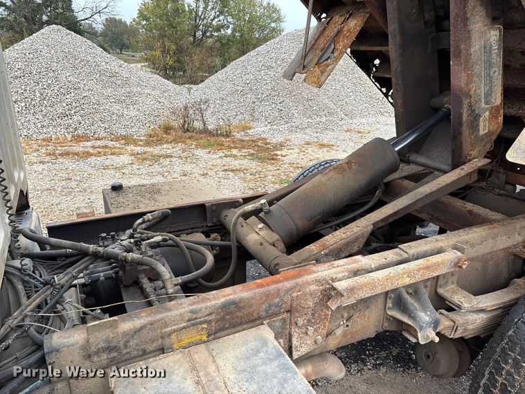 image for item DU1498 1998 GMC C7500 dump truck