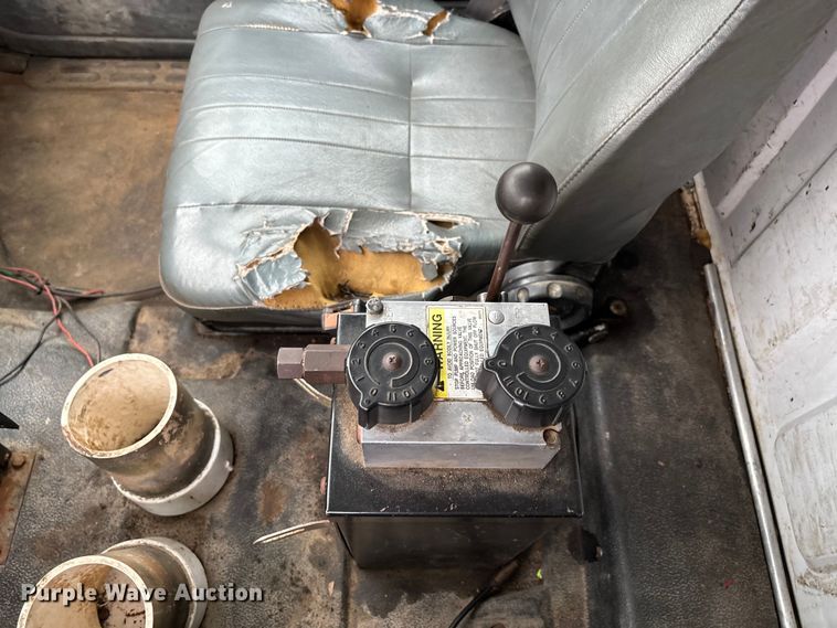 image for item DU1498 1998 GMC C7500 dump truck