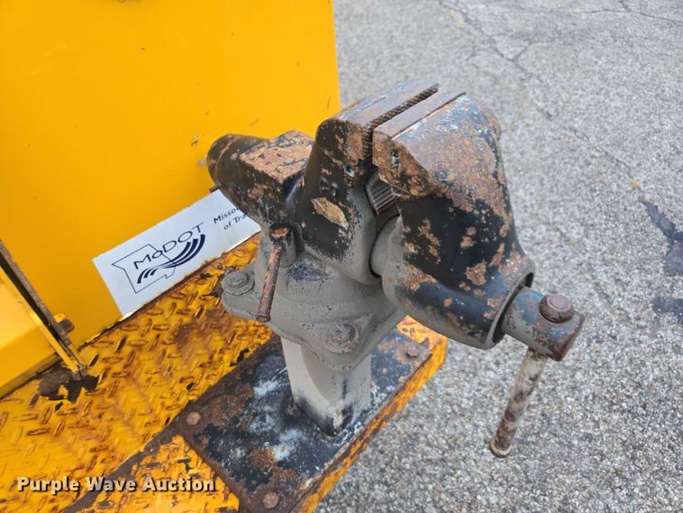 image for item DU3687 2008 Ford F450 utility / service truck