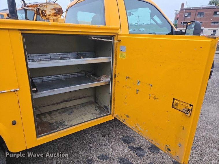 image for item DU3687 2008 Ford F450 utility / service truck