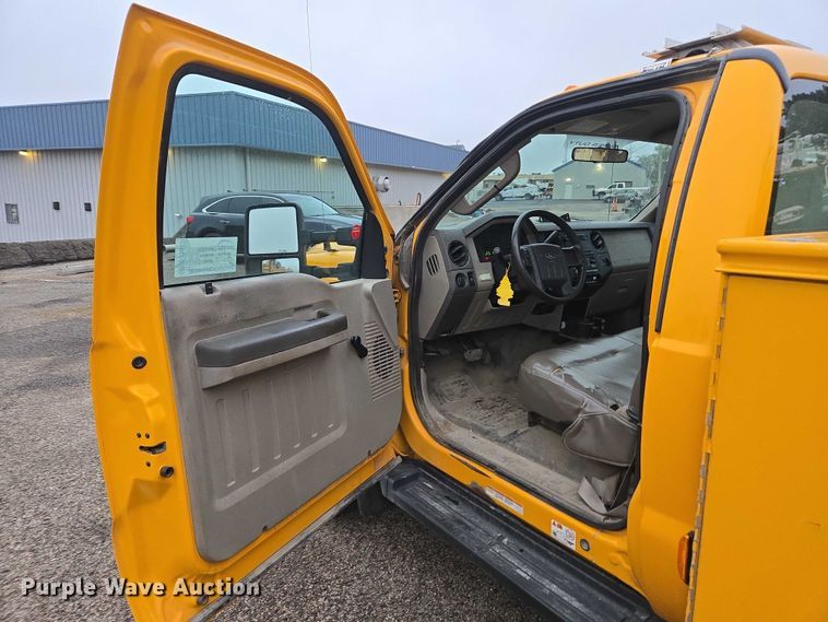 image for item DU3687 2008 Ford F450 utility / service truck