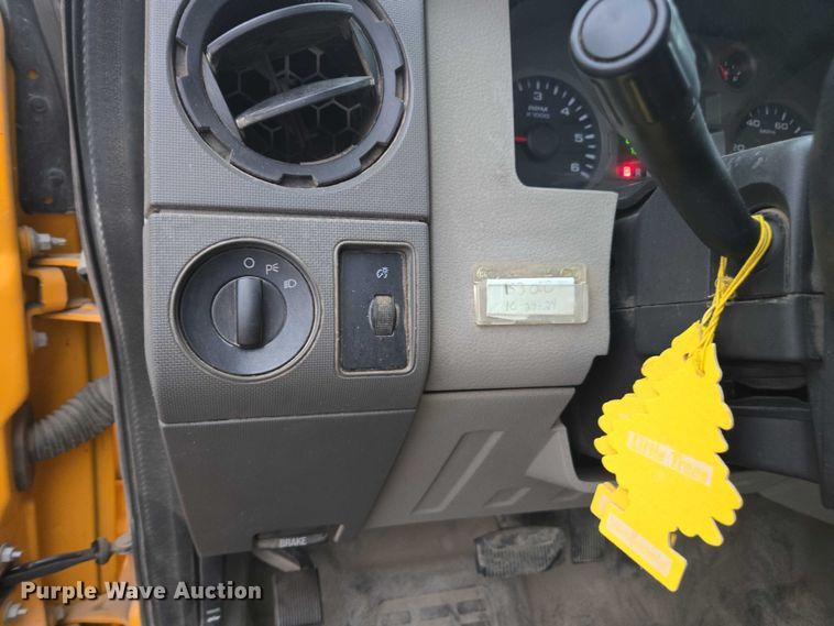 image for item DU3687 2008 Ford F450 utility / service truck