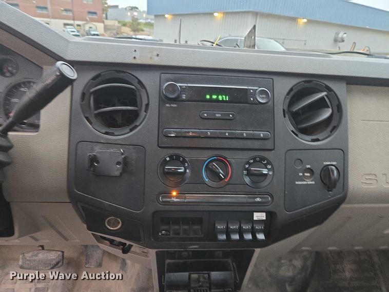 image for item DU3687 2008 Ford F450 utility / service truck