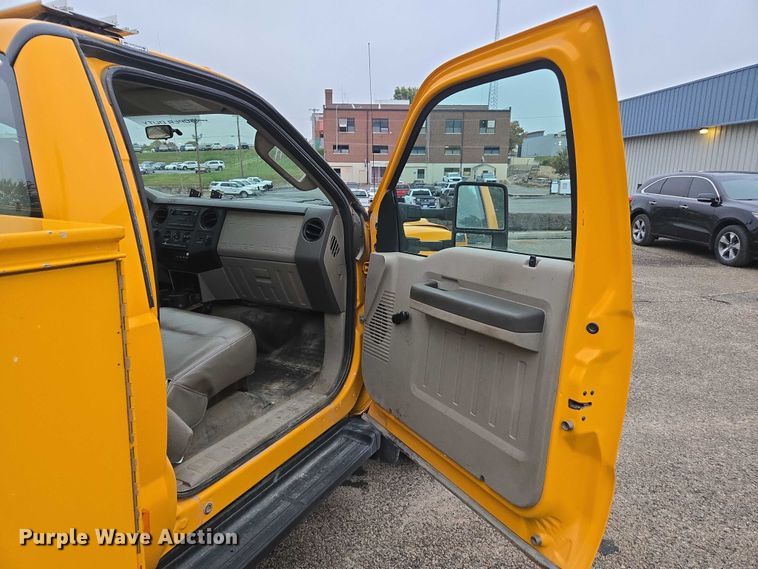 image for item DU3687 2008 Ford F450 utility / service truck