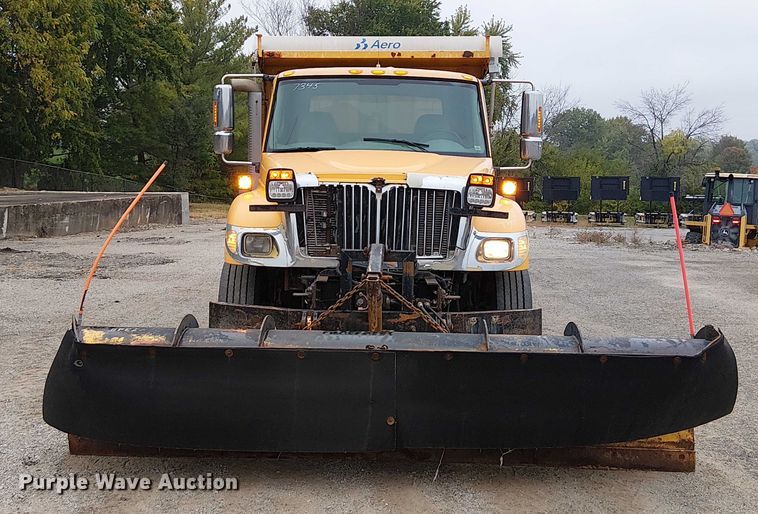 image for item DU3692 2006 International 7400 dump truck