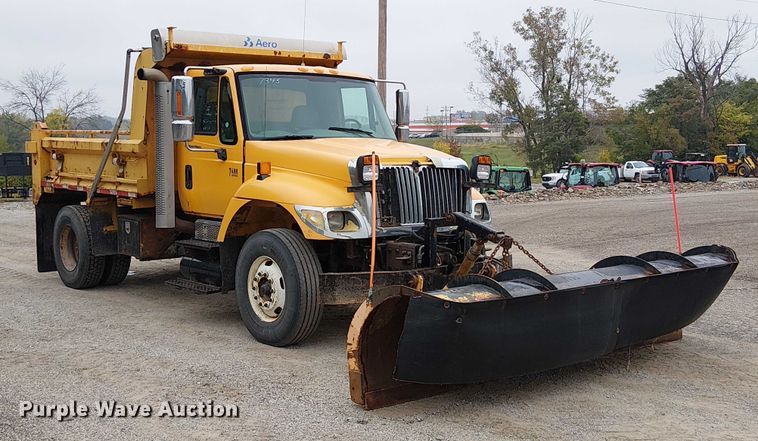 image for item DU3692 2006 International 7400 dump truck