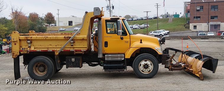 image for item DU3692 2006 International 7400 dump truck