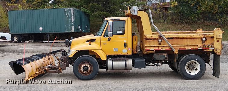 image for item DU3692 2006 International 7400 dump truck