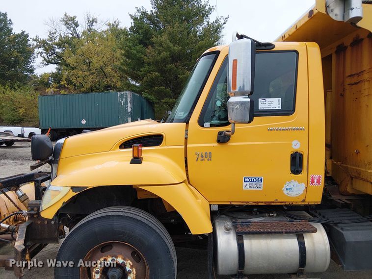 image for item DU3692 2006 International 7400 dump truck