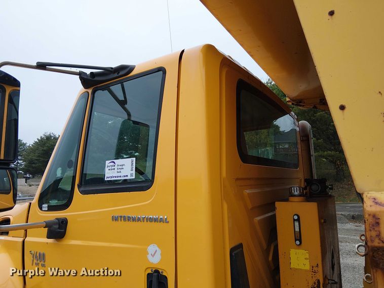 image for item DU3692 2006 International 7400 dump truck