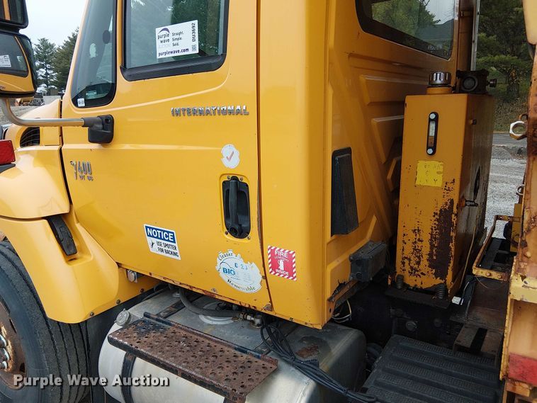 image for item DU3692 2006 International 7400 dump truck