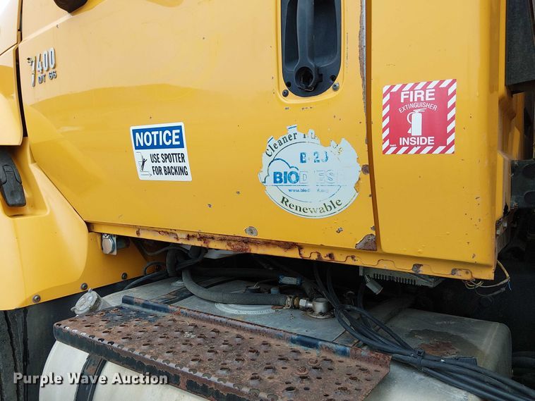 image for item DU3692 2006 International 7400 dump truck