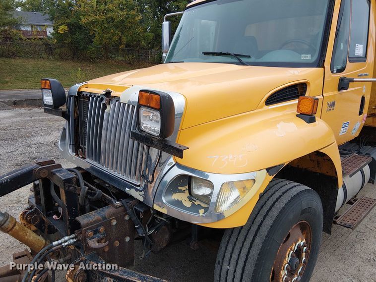 image for item DU3692 2006 International 7400 dump truck