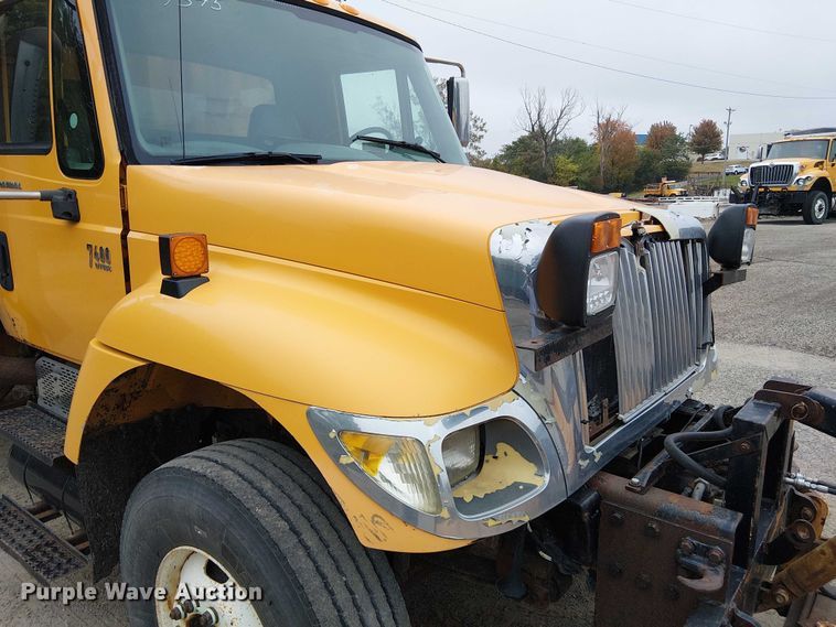 image for item DU3692 2006 International 7400 dump truck