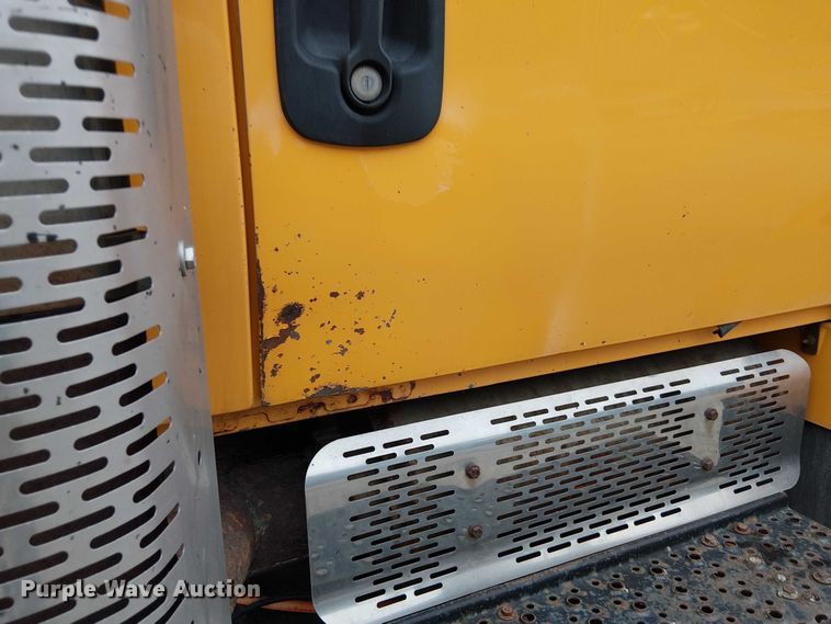 image for item DU3692 2006 International 7400 dump truck