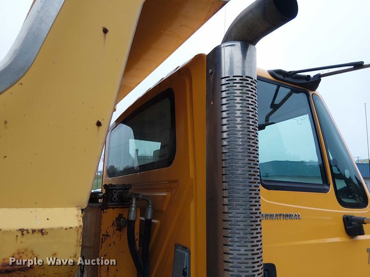 image for item DU3692 2006 International 7400 dump truck