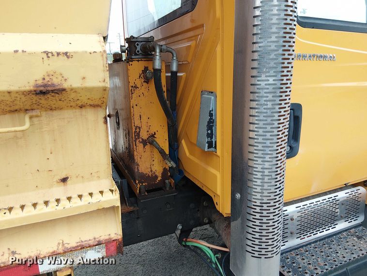 image for item DU3692 2006 International 7400 dump truck