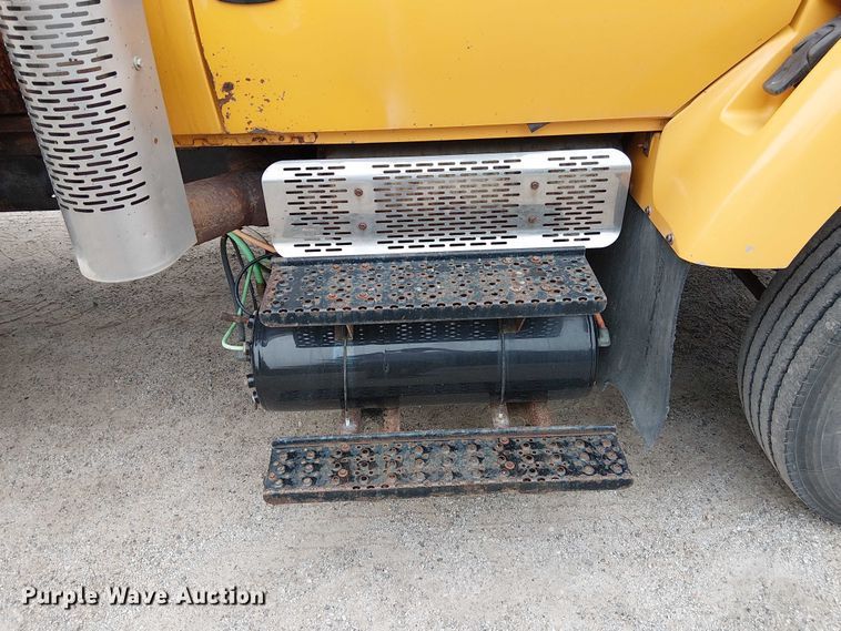 image for item DU3692 2006 International 7400 dump truck