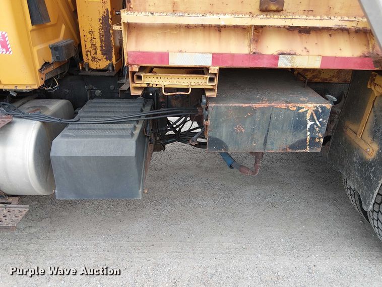 image for item DU3692 2006 International 7400 dump truck