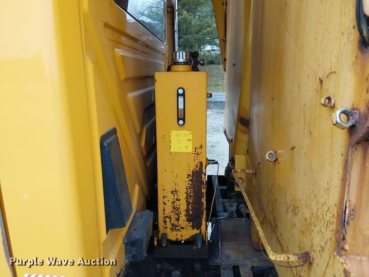 image for item DU3692 2006 International 7400 dump truck