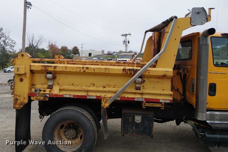 image for item DU3692 2006 International 7400 dump truck