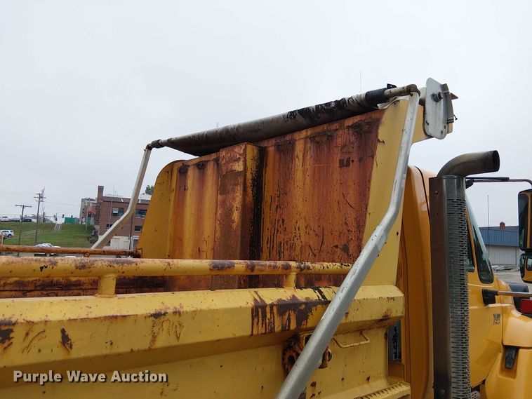 image for item DU3692 2006 International 7400 dump truck