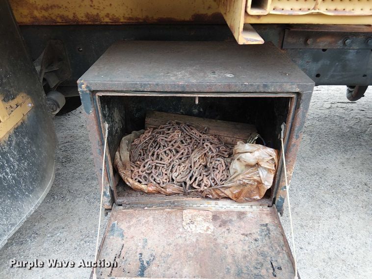 image for item DU3692 2006 International 7400 dump truck