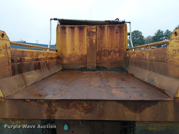 image for item DU3692 2006 International 7400 dump truck