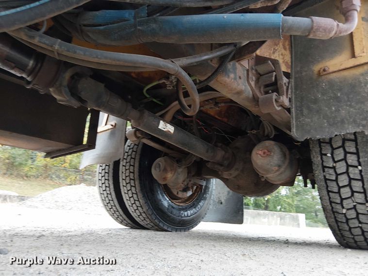 image for item DU3692 2006 International 7400 dump truck