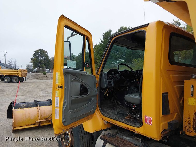 image for item DU3692 2006 International 7400 dump truck