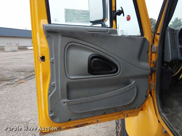 image for item DU3692 2006 International 7400 dump truck