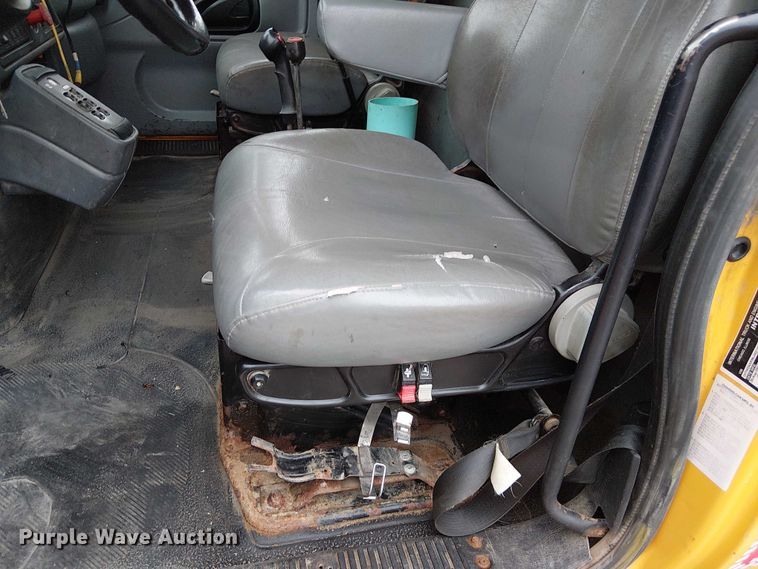 image for item DU3692 2006 International 7400 dump truck