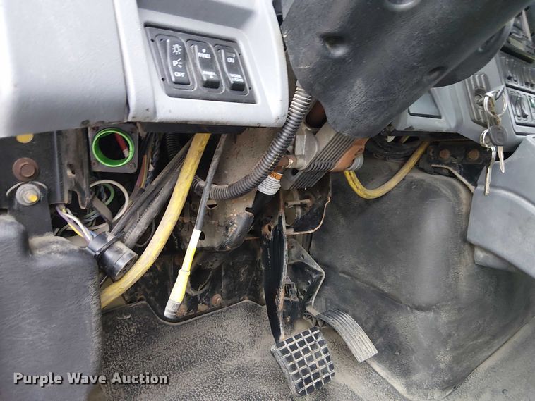 image for item DU3692 2006 International 7400 dump truck