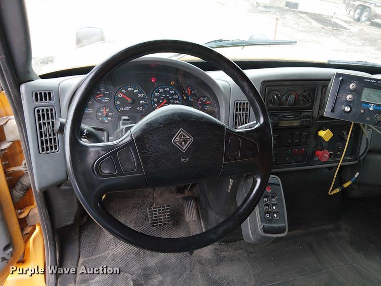 image for item DU3692 2006 International 7400 dump truck