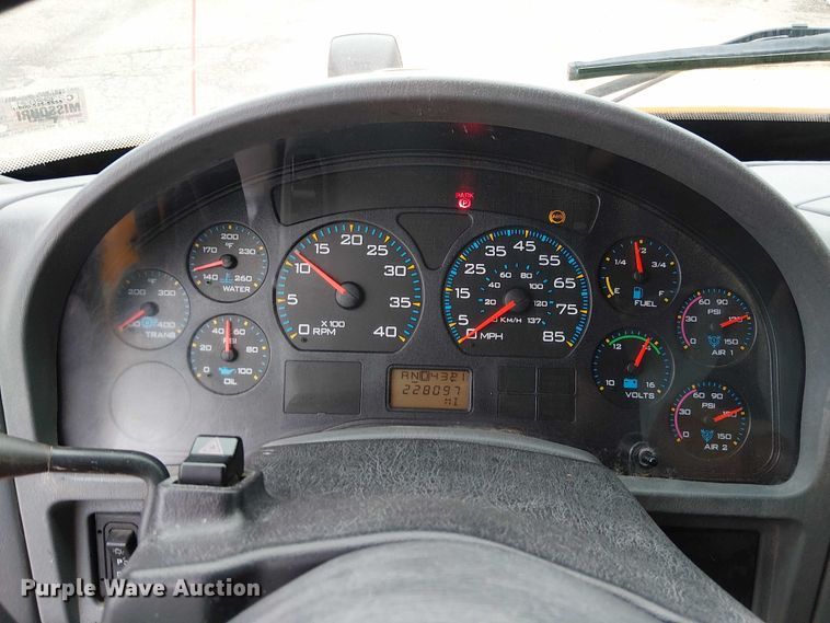 image for item DU3692 2006 International 7400 dump truck