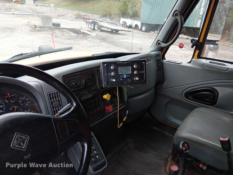 image for item DU3692 2006 International 7400 dump truck