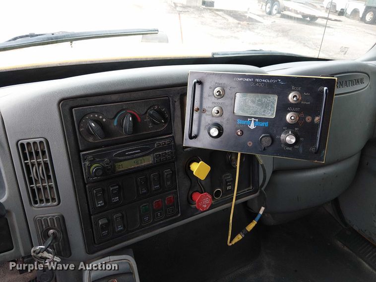 image for item DU3692 2006 International 7400 dump truck