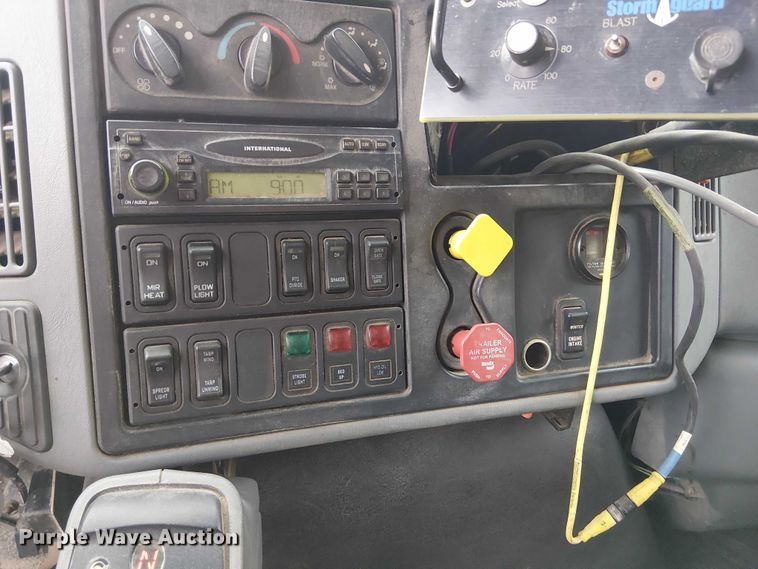 image for item DU3692 2006 International 7400 dump truck