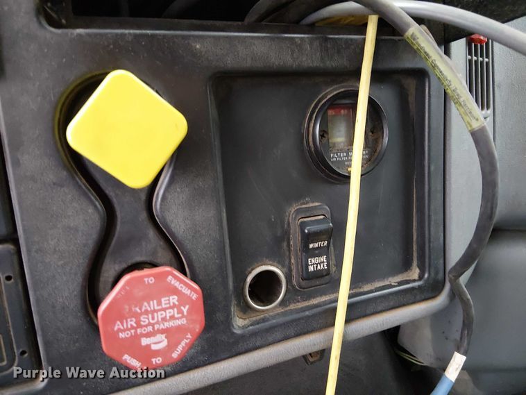 image for item DU3692 2006 International 7400 dump truck