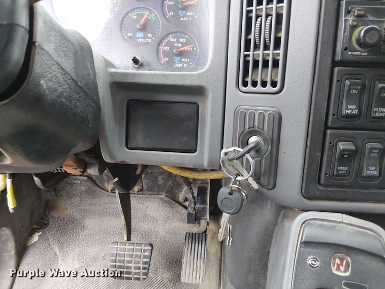 image for item DU3692 2006 International 7400 dump truck