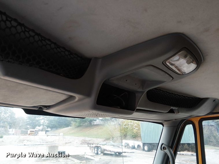 image for item DU3692 2006 International 7400 dump truck